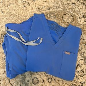 FIGS scrub set